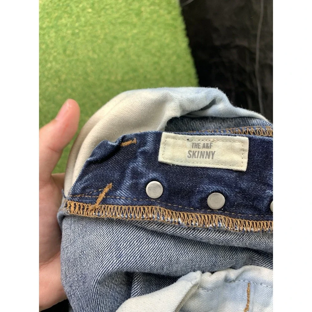 Abercrombie & Fitch shop confidence